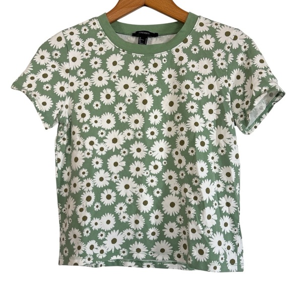 Forever 21 Tops - Forever 21 Green Daisy Print Short Sleeve Cropped Tee - White Flower Pattern